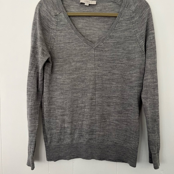 LOFT Gray V-Neck Wool Blend Sweater Size Medium - Picture 10 of 13
